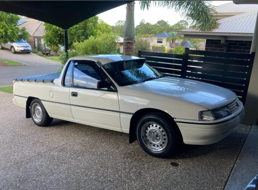 Holden Commodore VN VP VR VS VG Sedan, Wagon and Ute Aug 1988 – Aug 1997 Solid Windscreen Sunvisor - Image 5